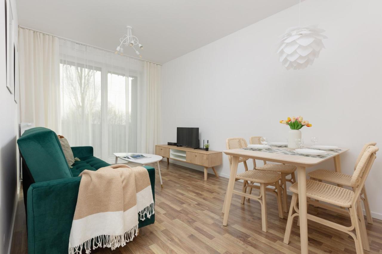 Stacja Wola Apartments With Parking By Noclegi Renters Warszawa Exteriör bild
