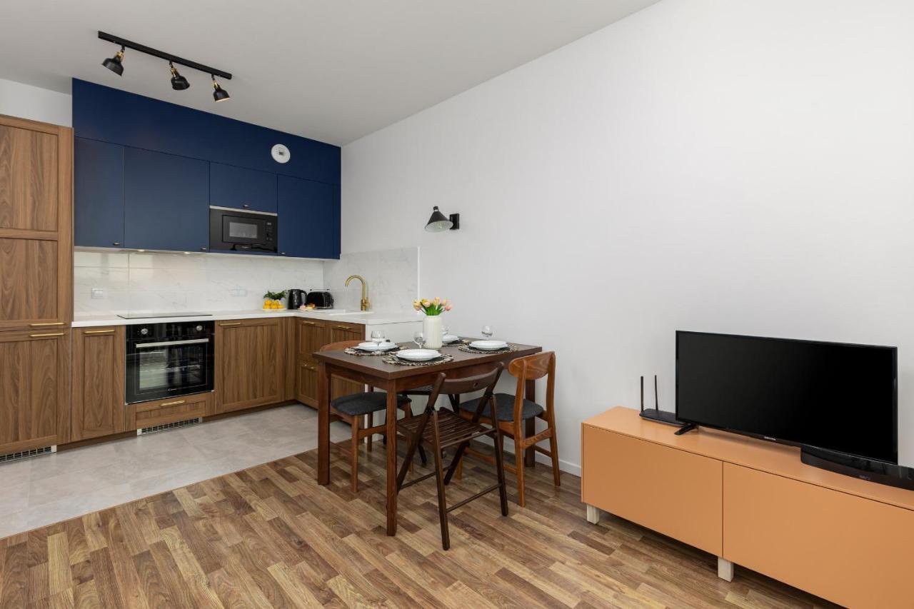 Stacja Wola Apartments With Parking By Noclegi Renters Warszawa Exteriör bild